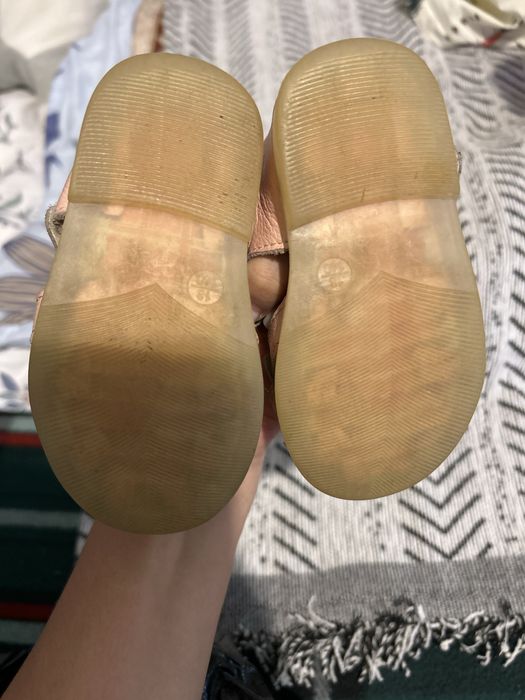 Отдам даром детскую обувь