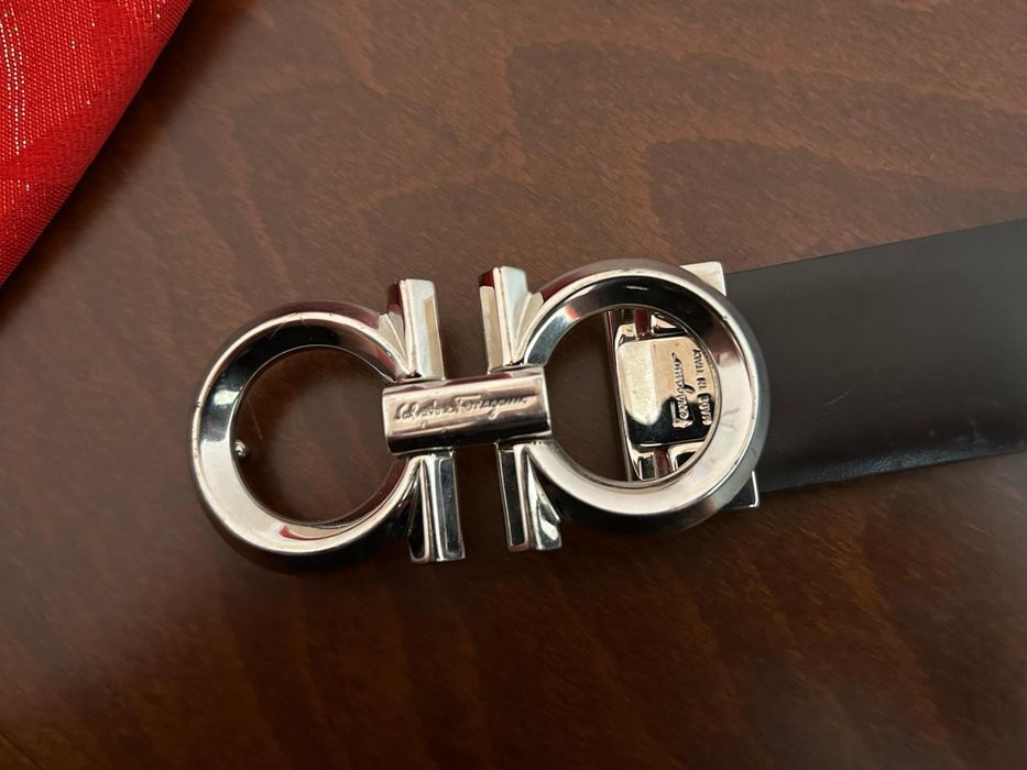 Vând curea FERRAGAMO