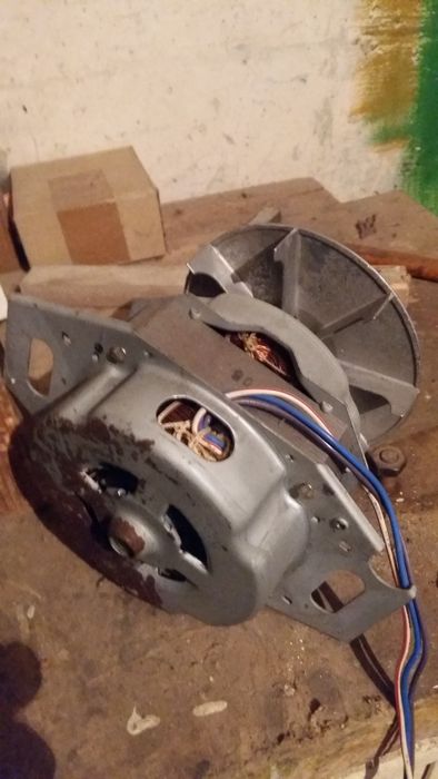 Alternatoare în stare de funcționare doua bucăți de la vechea dacia