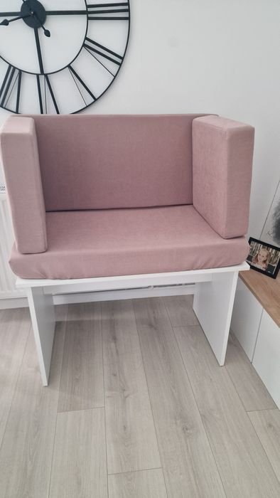 Canapea cu dimensiunea de 96/50/56 cm!