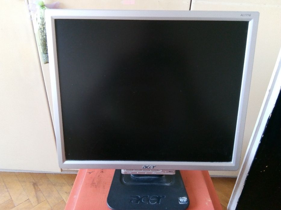 Настолен компютър + монитор Acer