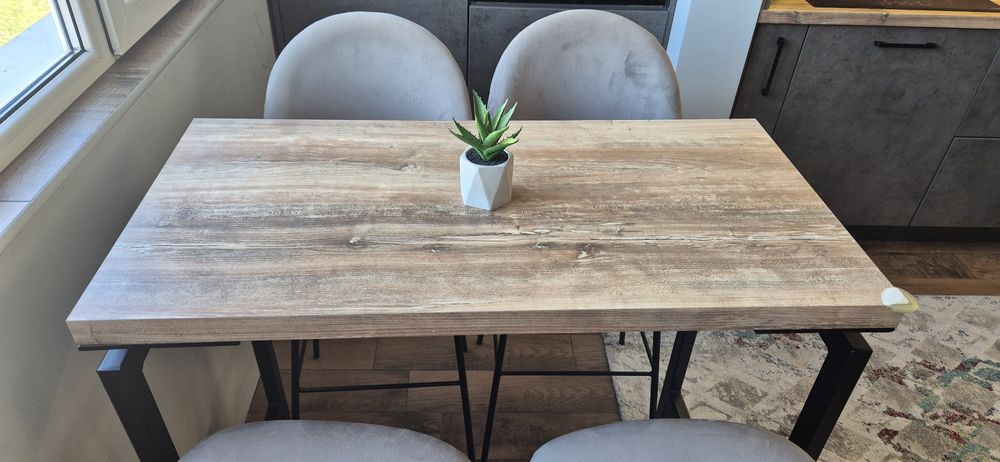 Продавам бар маса