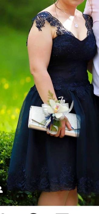 Къса официална рокля