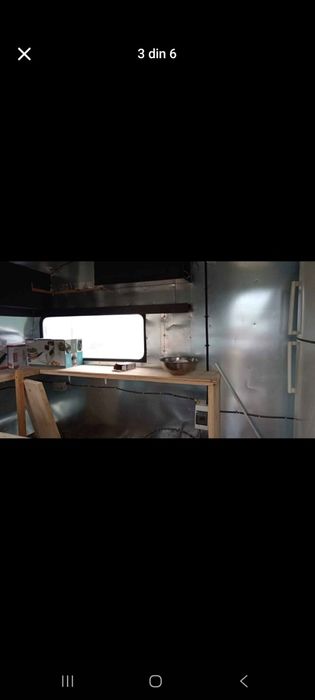 Vând schimb rulota fast food și cafenea