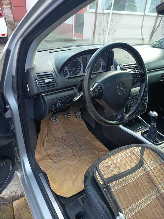 Vând Mercedes A Class 200