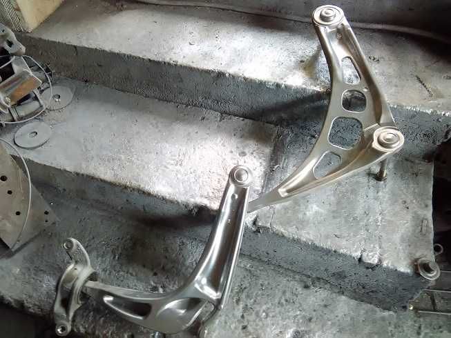 Ремонтира рециклира носачи шарнирни болтове BMW E46 и др.