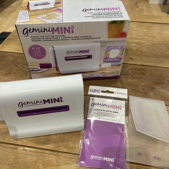 Машина за изрязване щамповане и релеф Gemini Mini