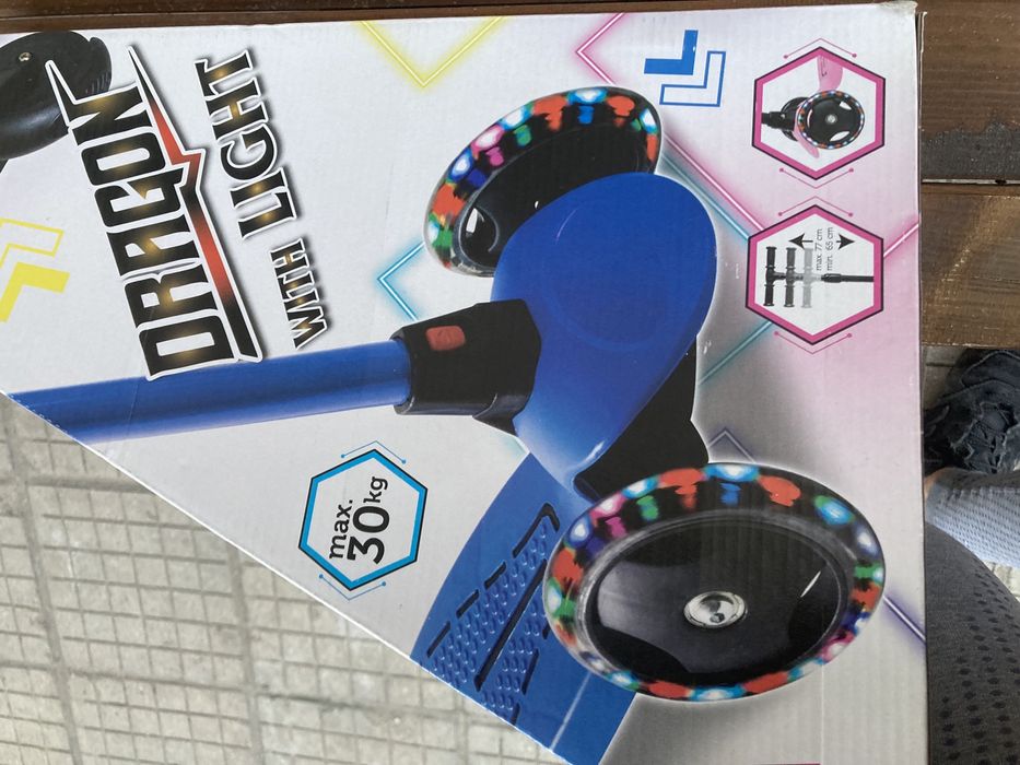 Тротинетка розова детска 3-5 години със светещи гуми Нова