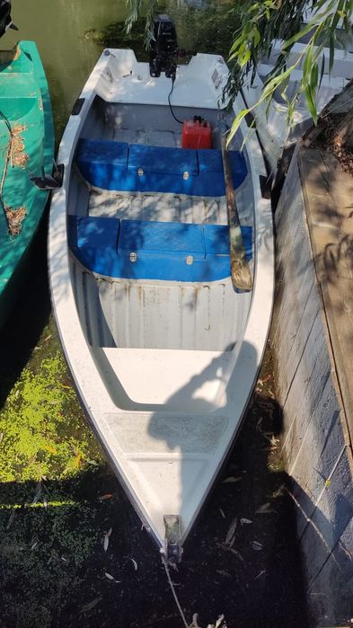 Barca de închiriat pentru pescuit