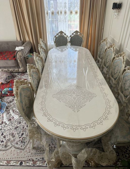 Стол и стулья Малайзия