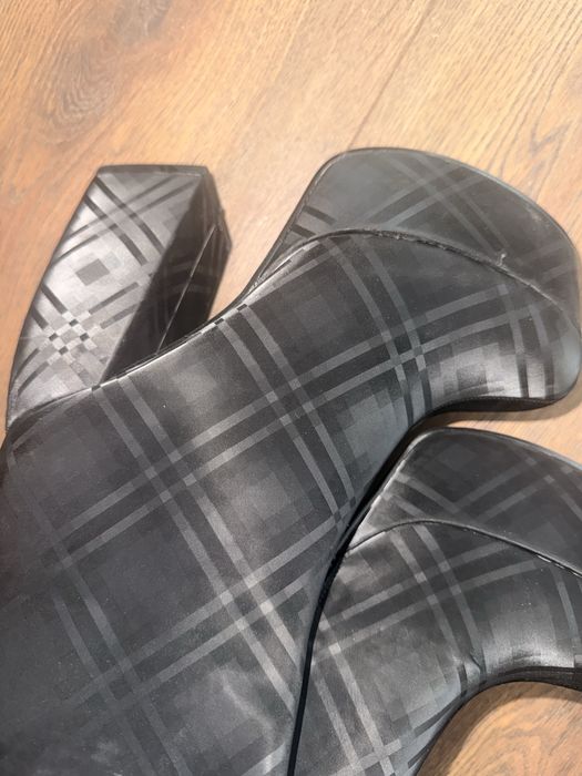 Дамски черни боти с висок дебел ток и платформа