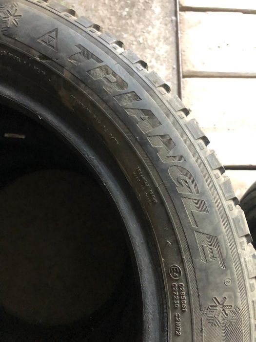 Зимние шины 215/ 55 R17 б/у triangle