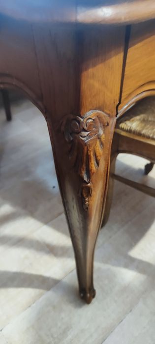 Дървена маса с 6 броя столове