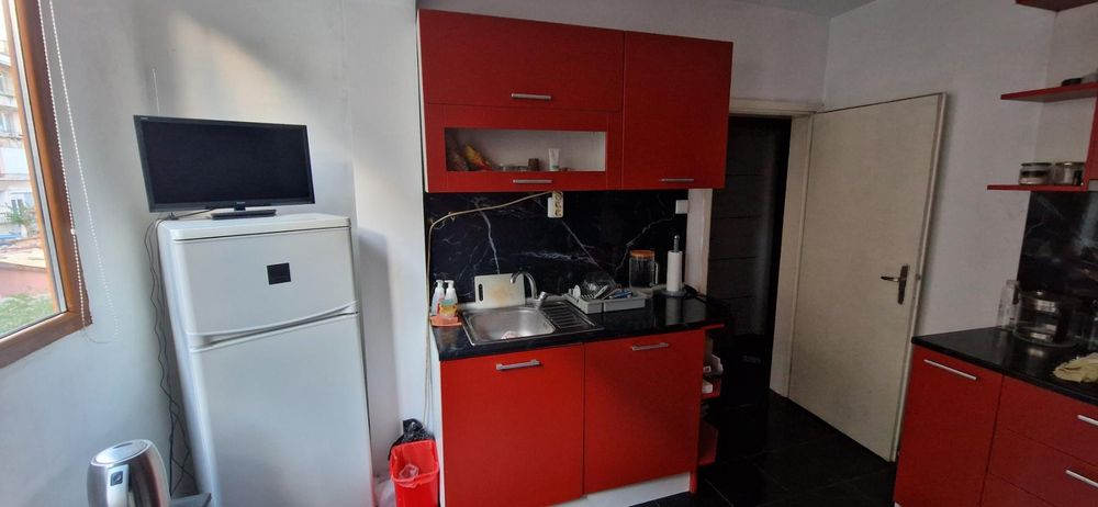 Дава се под наем Едностаен апартамент в Бургас, Център - 61 кв.м за 214.2 € - Снимка #1