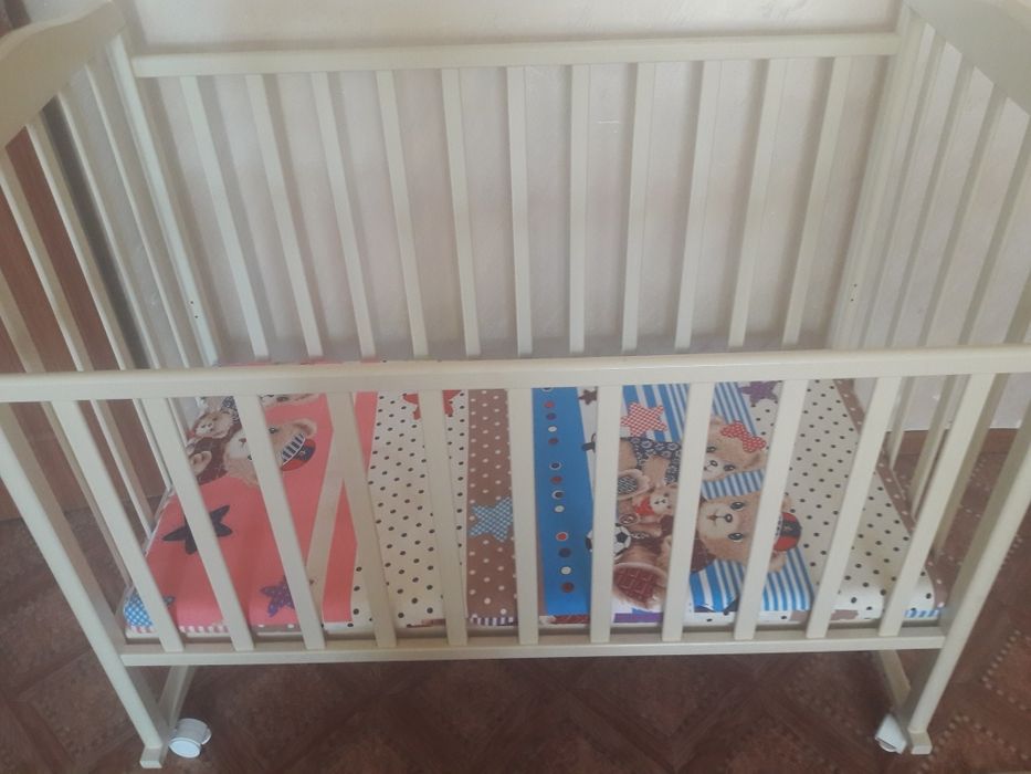 Детская манежка с матрасом