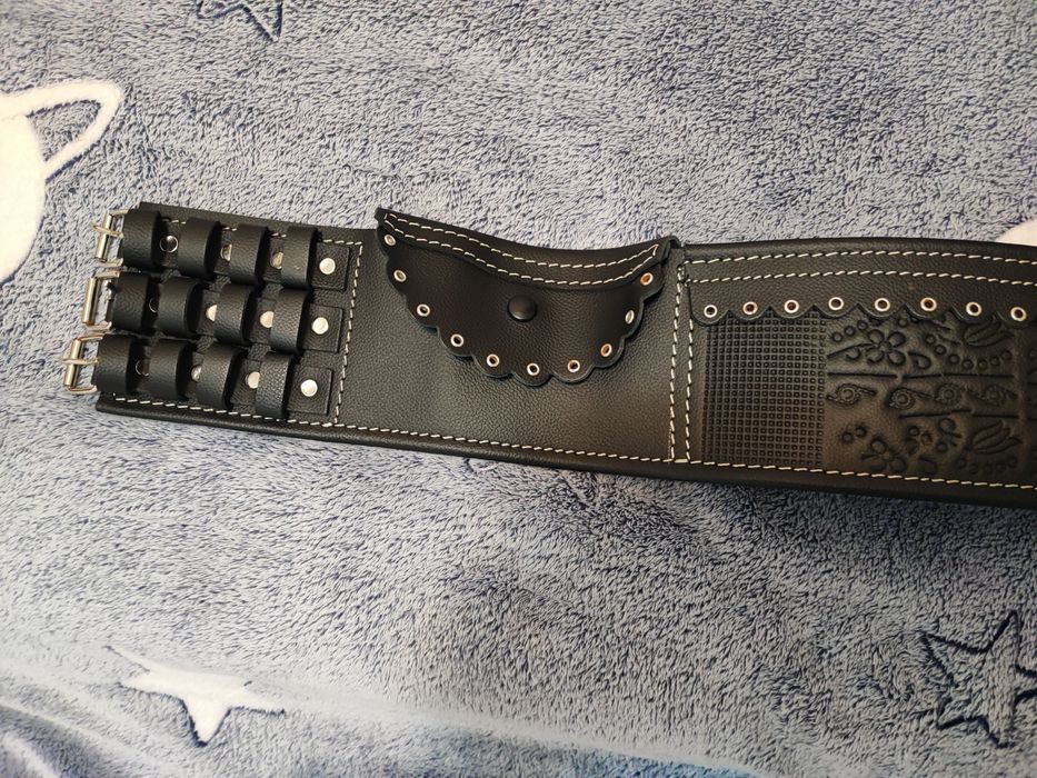 Vând pălării și chimir noi