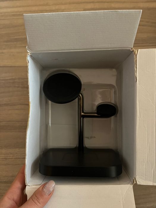 Магнитна стойка 3 в 1 безжично зарядно за телефон, часовник и слушалки