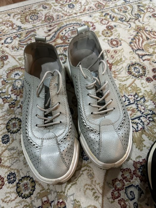 Продается обувь 39 размера