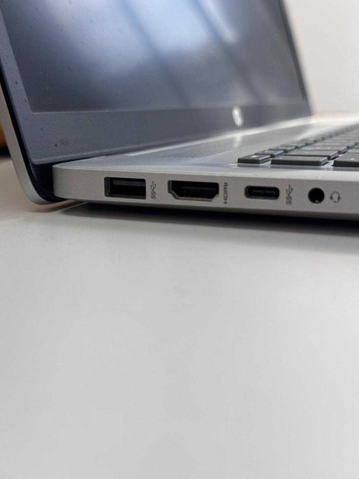Laptop HP 17-CN3001NQ 17.3" Full HD IPS i5-1334U 16GB RAM 1TB SSD Nou Garantie 24 Luni