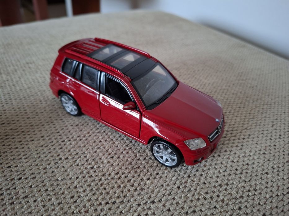 Vand 2 masinute si un excavator