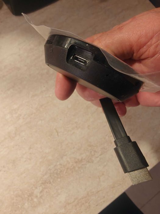 Продавам G6 Plus Безжичен HDMI донгъл chromecast