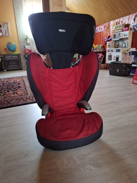 Vând scaun auto reglabil
