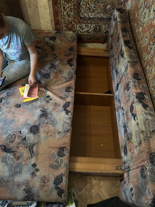 Тахта в хорошем состоянии.