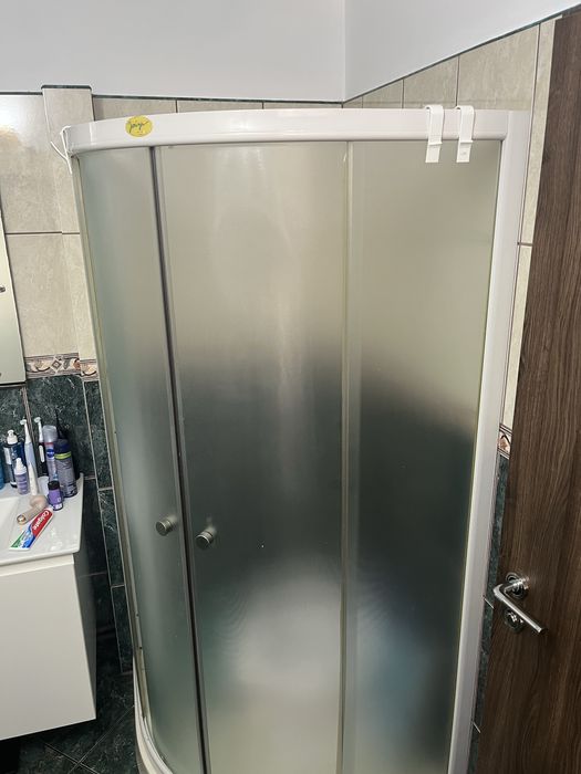 Cabina de dus cu cada