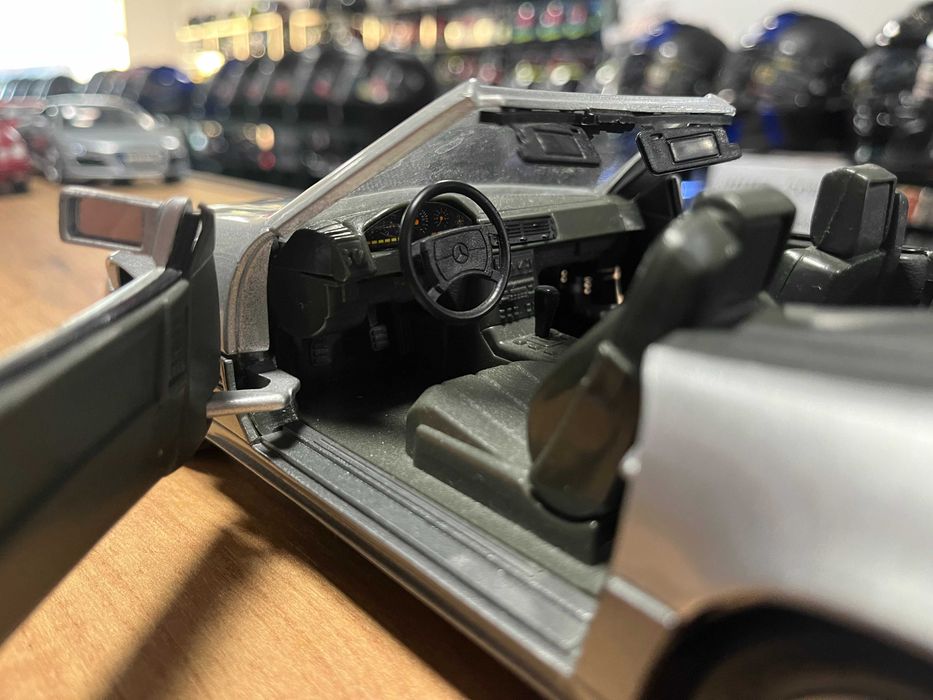 BBURAGO колекционерски модел MERCEDES SL500 ROADSTER 1992г. 1:18