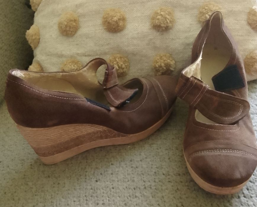 Pantofi decupati cu platforma