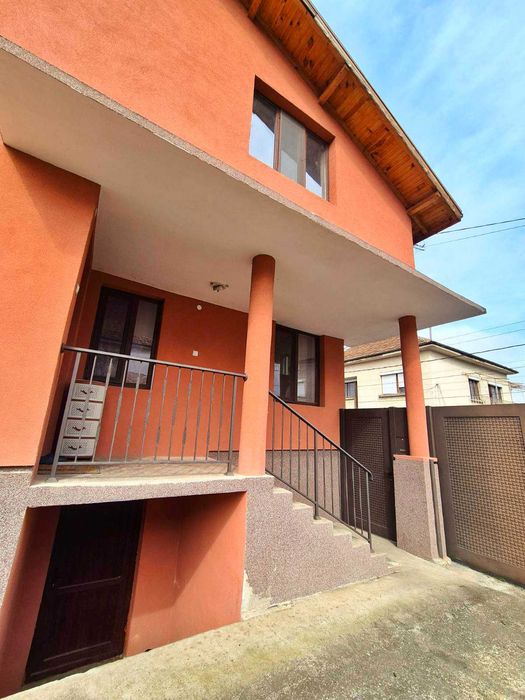 Дом готов за нанасяне в центъра на Бяла Слатина .