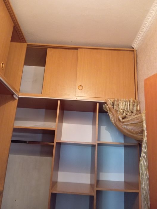 Продам Гордиробную