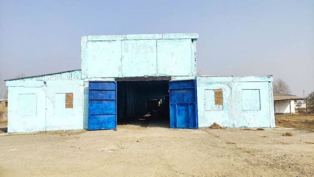 Noturar bino sotiladi