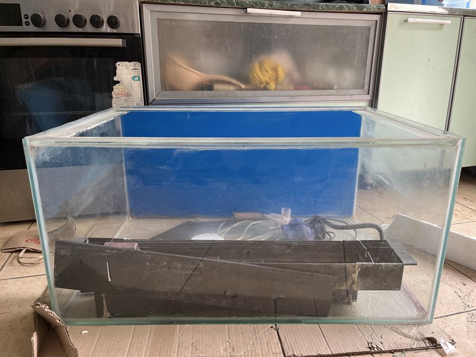 Аквариум продам       .