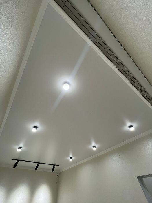 Натяжные потолки  1200м²