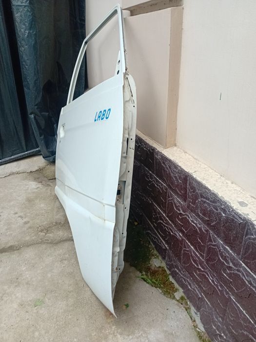 Damas eshik o'ng taraf