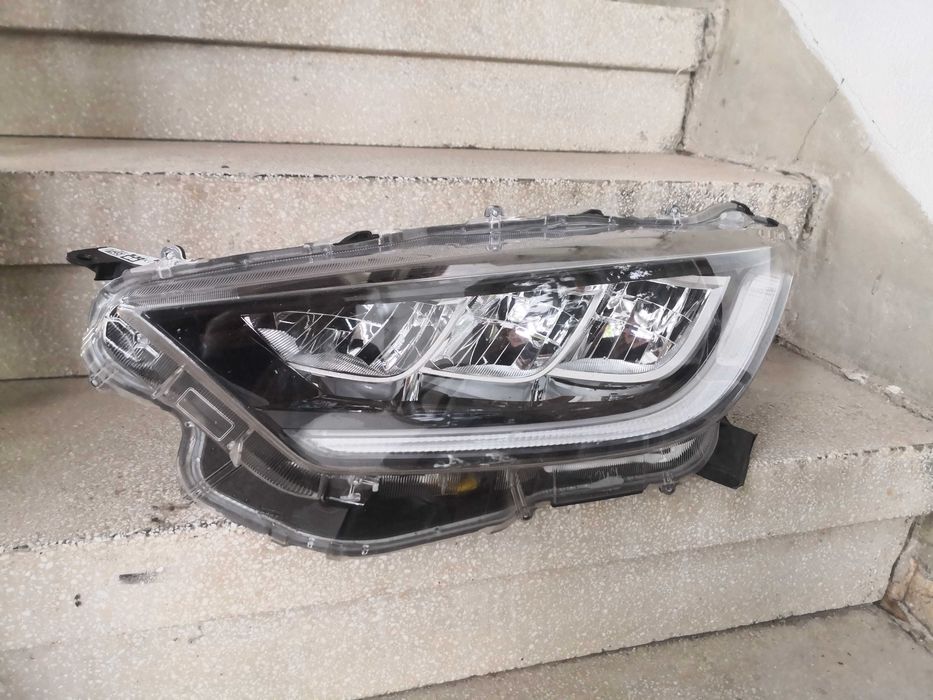 Фар Toyota Yaris LED ляв/Фар Тойота Ярис Оригинален