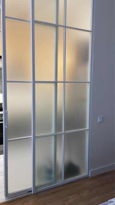 Продам Межкомнатную дверь (витраж)