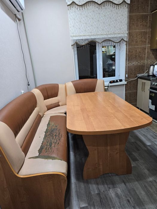 Продается стол и диван