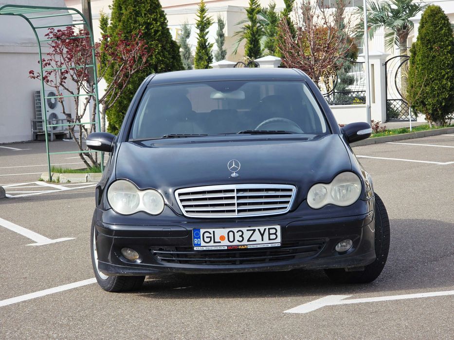 Vând Mercedes-Benz C220 CDI