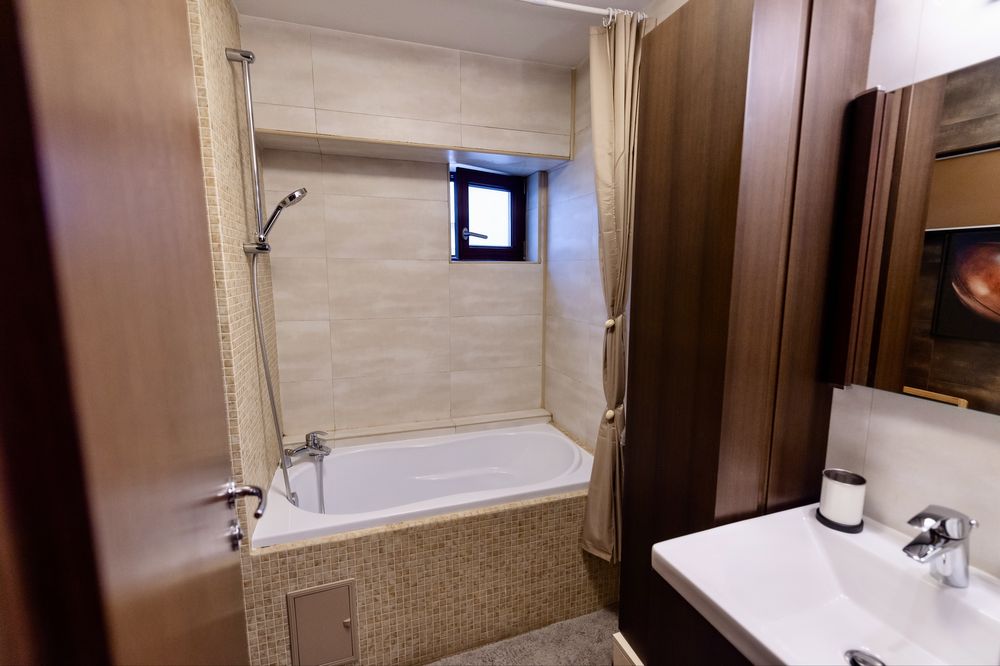 Apartament 3 camere ultracentral Primarie | 3-room rental apartment ultra-central