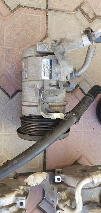 Компрессор кондиционера на Лексус RX300.