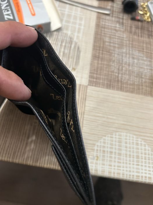 Малък мъжки портфейл