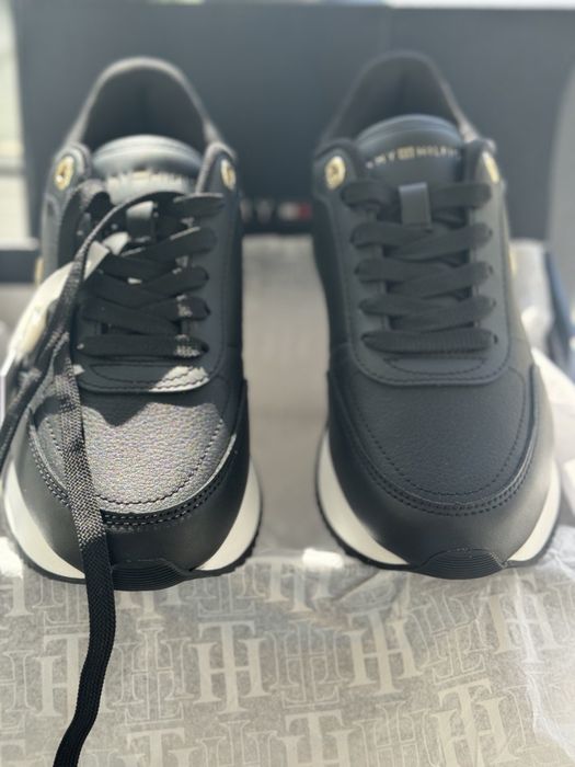 Весна с Кроссовкой Тоmmy Hilfiger