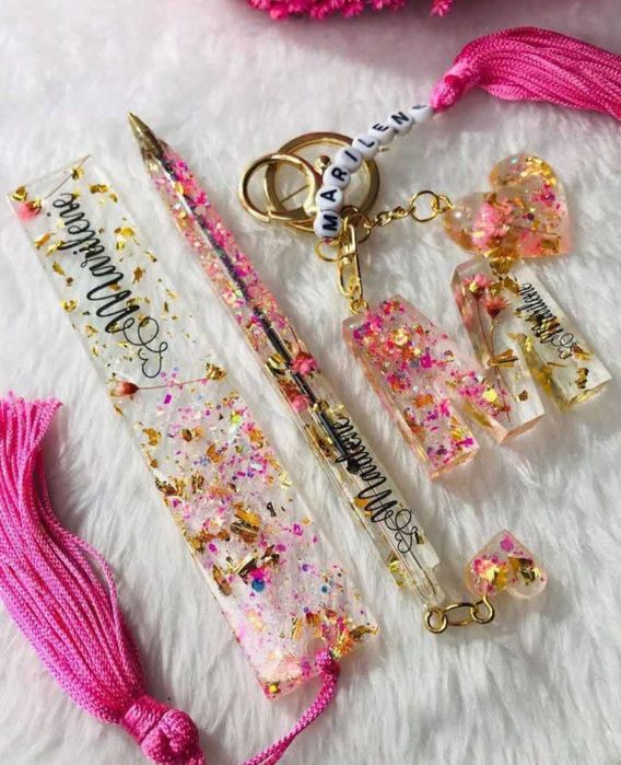 Медальони, обички,  химикали, ключодържатели ръчно изработени