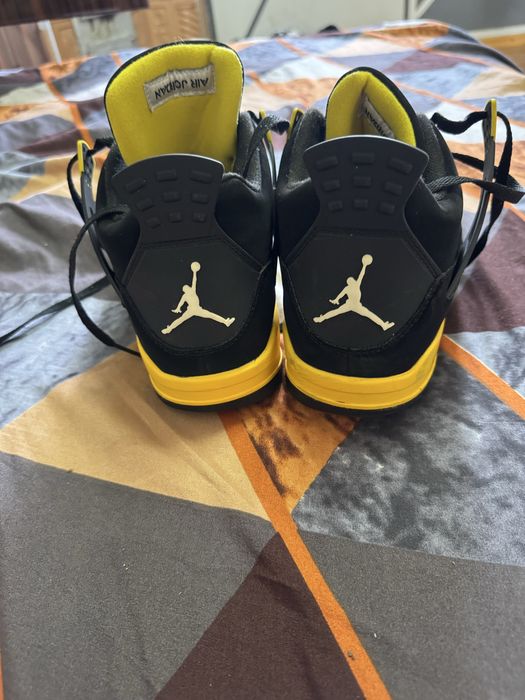 Air Jordan 4 Retro “Thunder”