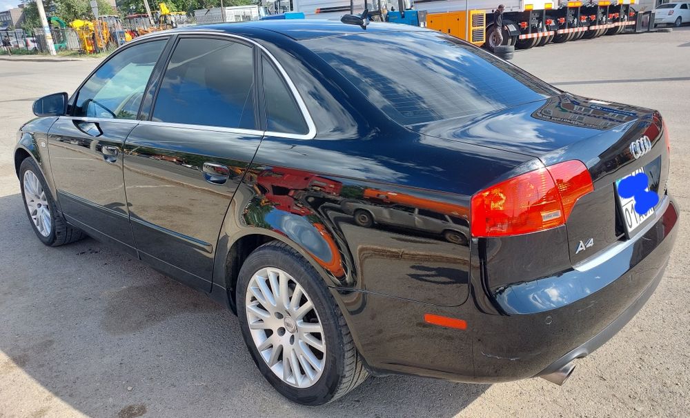 Ауди  А4  2005 г.