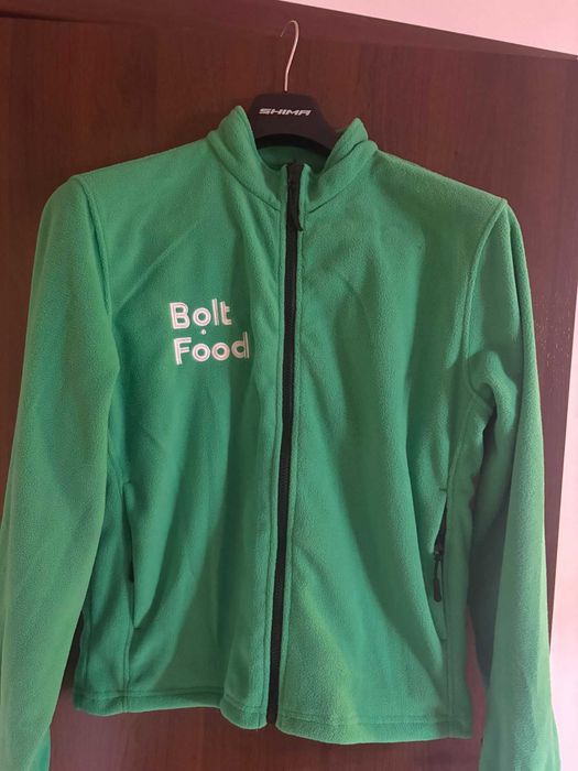 Vând jachetă oficială Bolt Food, absolut nouă și completă.