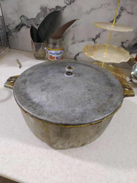 Qozon sotiladi xolati alo  4 litr