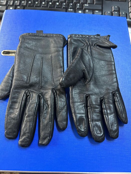 Ofer spre vanzare manusi din piele naturala